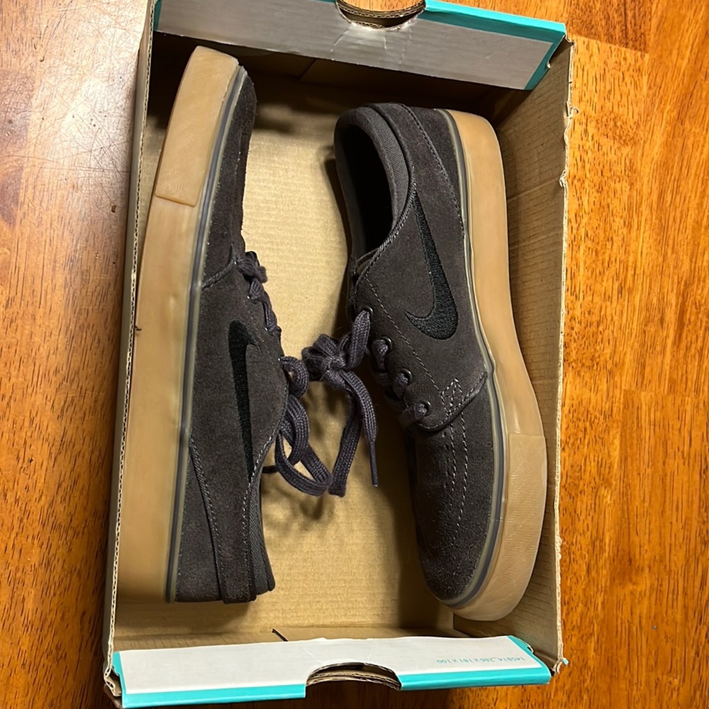 Nike sb Janoski size 5Y worn once